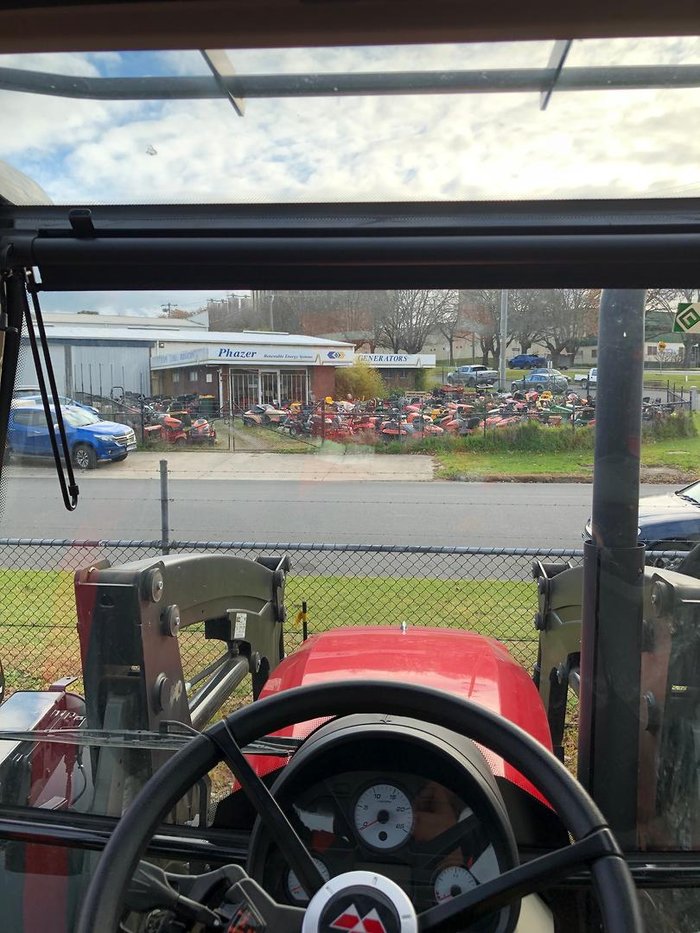 0 Massey Ferguson 4707 C-4 Cab Tractor 4Wd Quicke Loader 75Hp RED