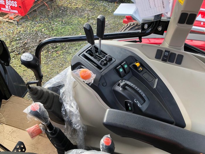 0 Massey Ferguson 4707 C-4 Cab Tractor 4Wd Quicke Loader 75Hp RED