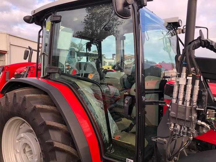 0 Massey Ferguson 4707 C-4 Cab Tractor 4Wd Quicke Loader 75Hp RED