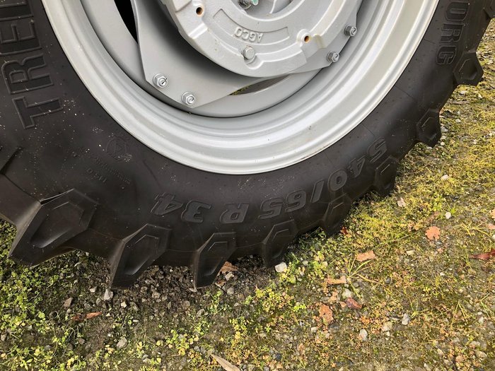 0 Massey Ferguson 4707 C-4 Cab Tractor 4Wd Quicke Loader 75Hp RED