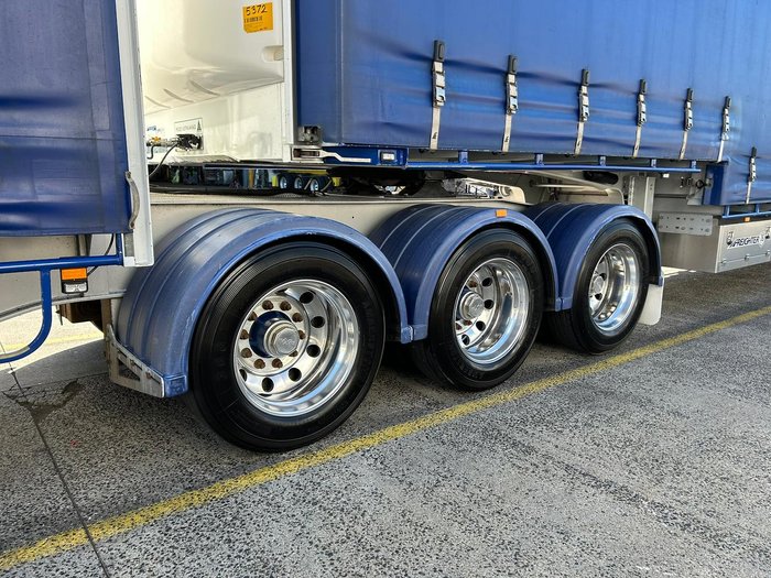 2021 Maxitrans St3 34 Pallet Drop Deck Mezzanine R/T 