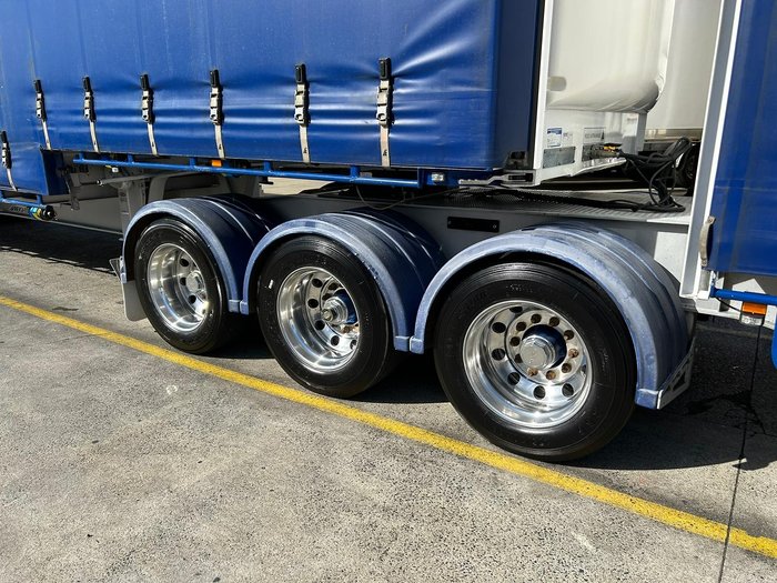 2021 Maxitrans St3 34 Pallet Drop Deck Mezzanine R/T 