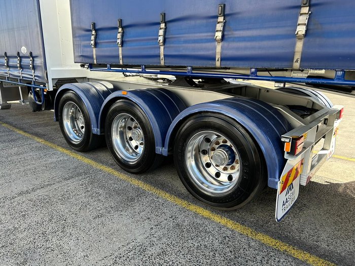 2021 Maxitrans St3 34 Pallet Drop Deck Mezzanine R/T 