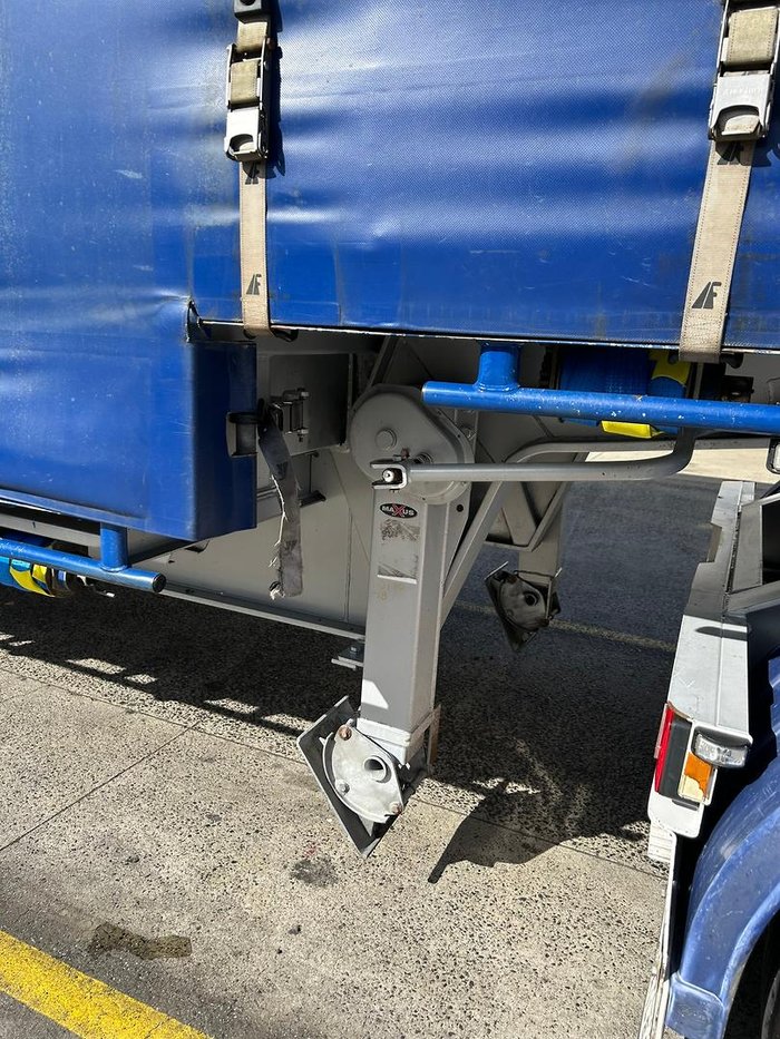 2021 Maxitrans St3 34 Pallet Drop Deck Mezzanine R/T 