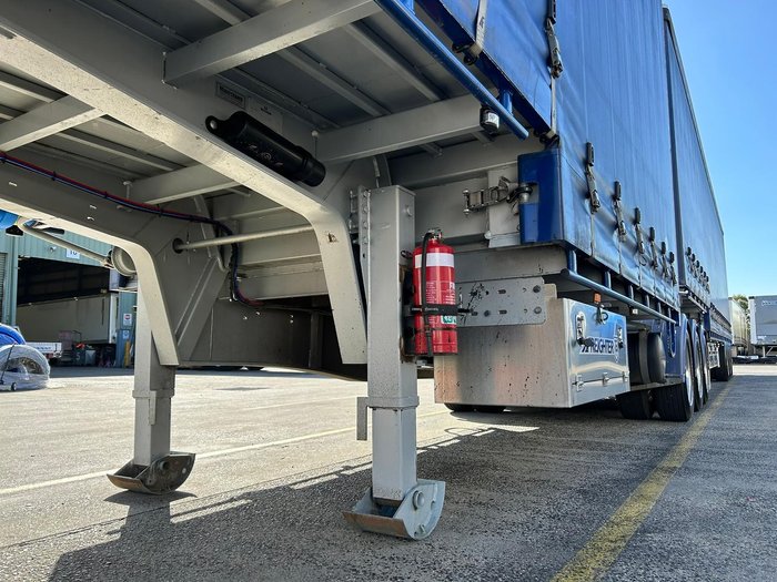 2021 Maxitrans St3 34 Pallet Drop Deck Mezzanine R/T 