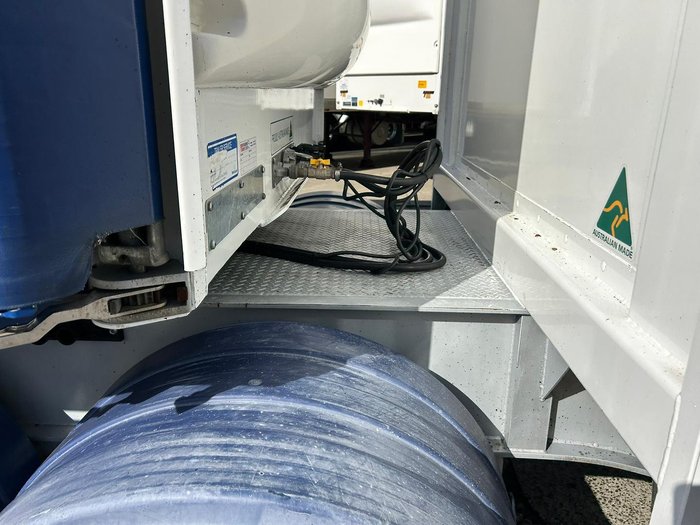 2021 Maxitrans St3 34 Pallet Drop Deck Mezzanine R/T 