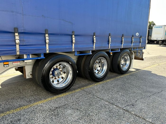 2021 Maxitrans St3 34 Pallet Drop Deck Mezzanine R/T 