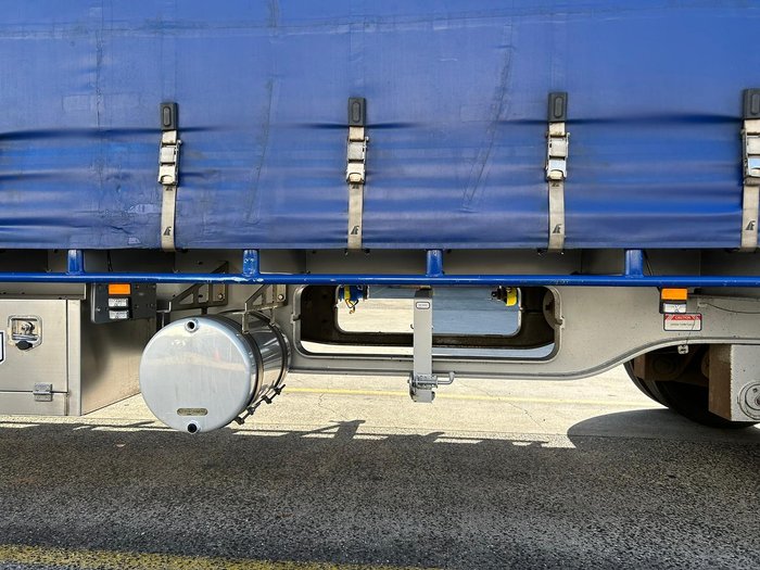 2021 Maxitrans St3 34 Pallet Drop Deck Mezzanine R/T 