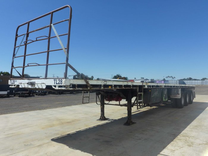 2005 Haulmark Flat Top Extendable
