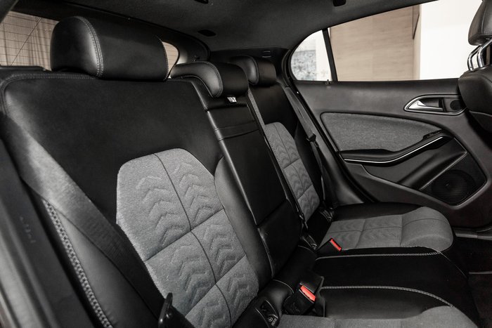 2019 MERCEDES-BENZ GLA 180
