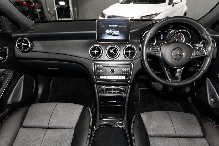 2019 MERCEDES-BENZ GLA 180