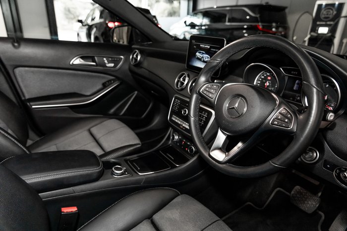 2019 MERCEDES-BENZ GLA 180