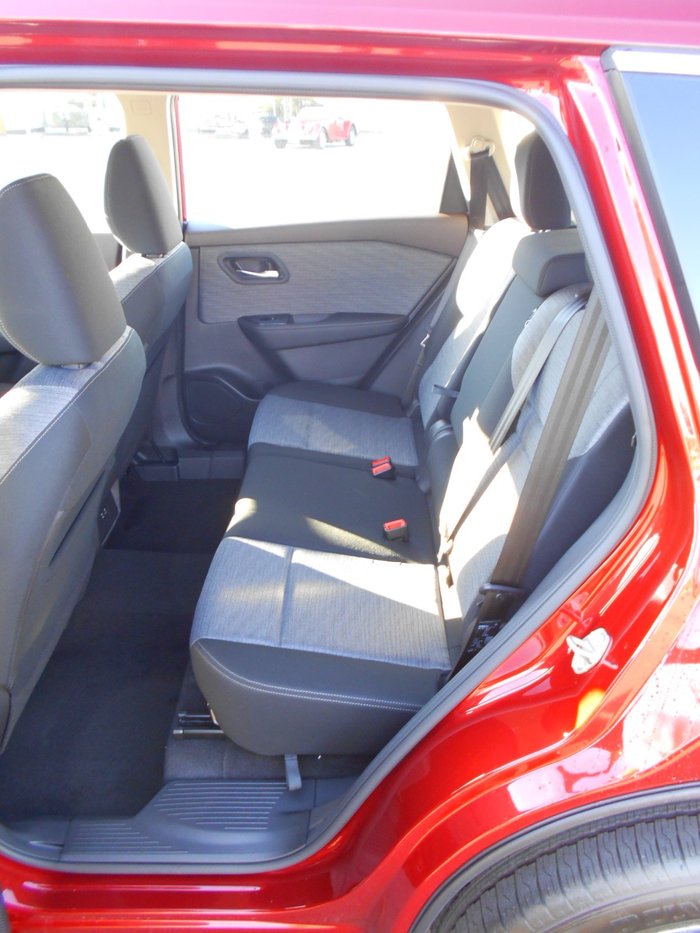 2025 Nissan X-TRAIL ST