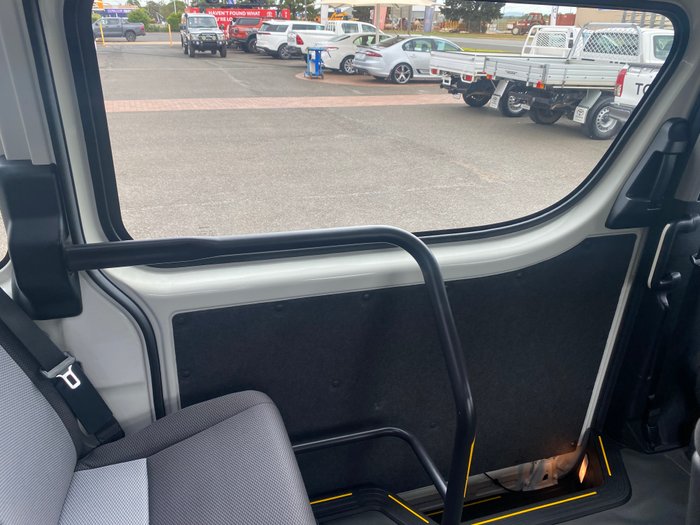 2019 Toyota Hiace Hiace Bus SLWB 2.8L T Diesel Automatic 9633060 001