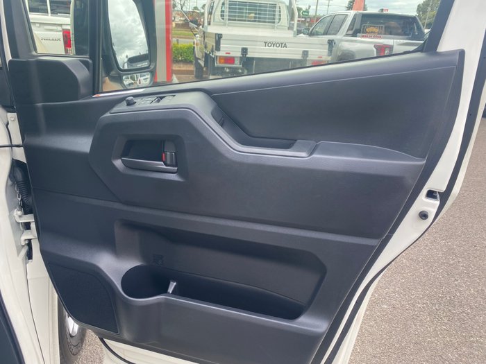 2019 Toyota Hiace Hiace Bus SLWB 2.8L T Diesel Automatic 9633060 001