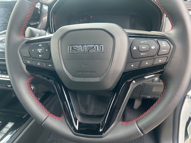 2025 Isuzu D-MAX X-TERRAIN MY25.5 MOONSTONE WHITE