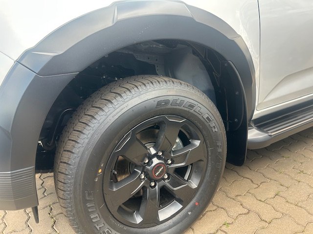 2025 Isuzu D-MAX X-TERRAIN MY25.5 MOONSTONE WHITE