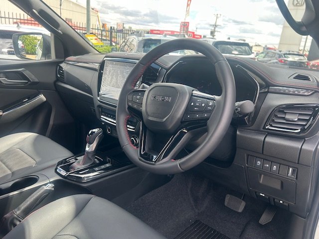 2025 Isuzu D-MAX X-TERRAIN MY25.5 MOONSTONE WHITE