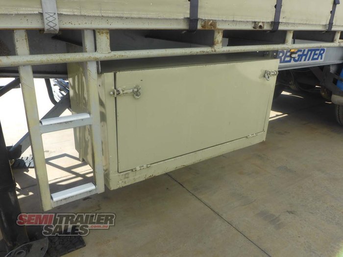 2005 Maxitrans 12 Pallet Curtainsider A Trailer