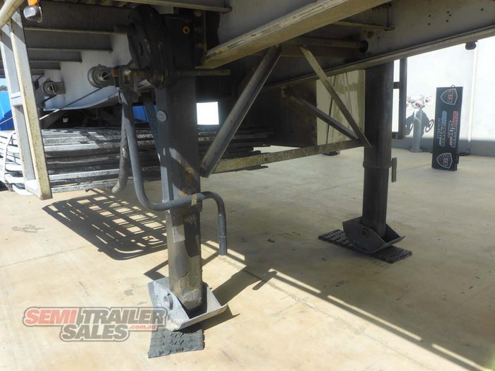 2005 Maxitrans 12 Pallet Curtainsider A Trailer