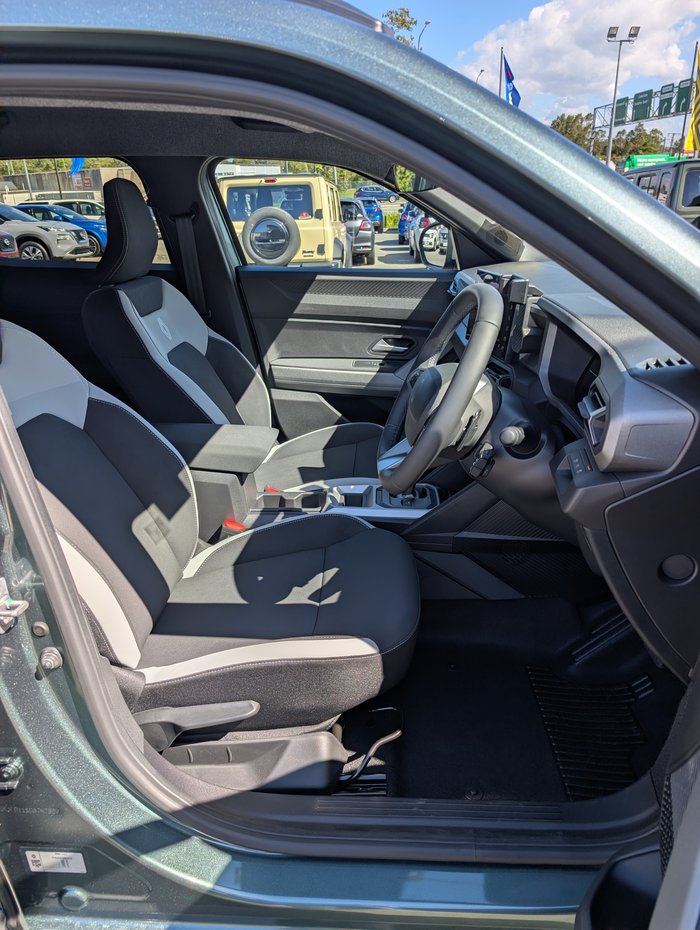 2025 RENAULT DUSTER Techno