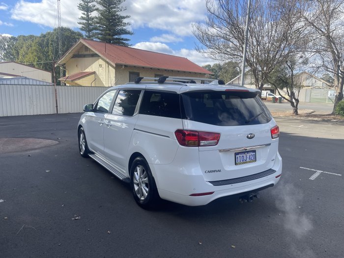 2015 Kia Carnival