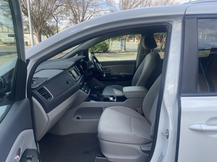 2015 Kia Carnival