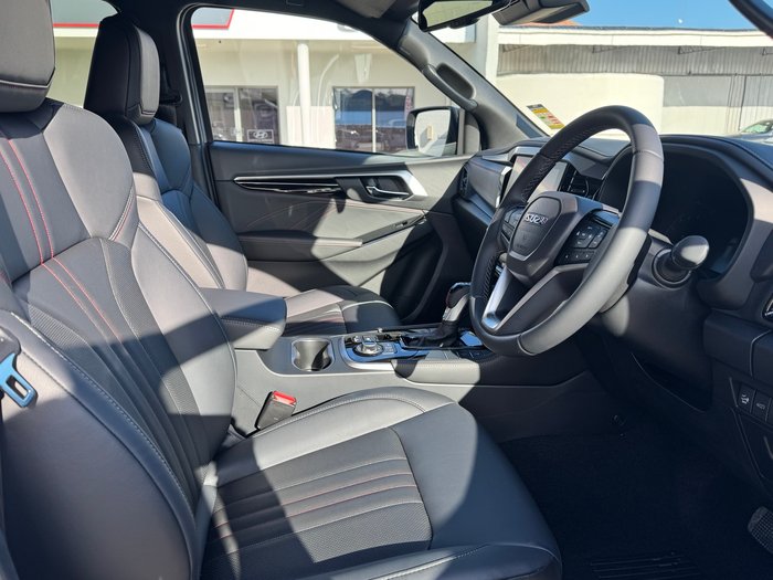 2026 ISUZU MU-X XT