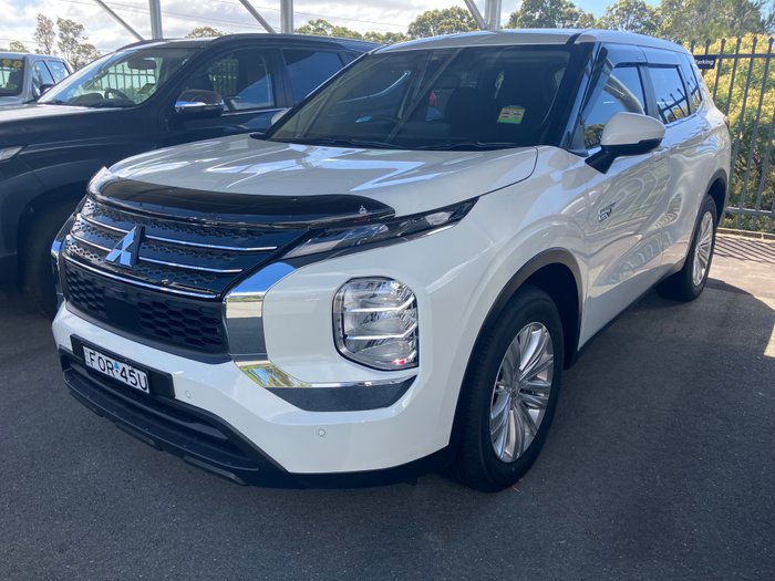 2024 MITSUBISHI Outlander ES