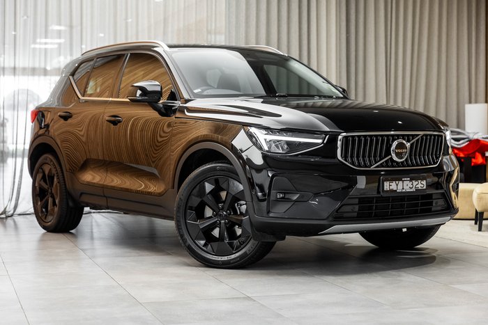 2022 VOLVO XC40