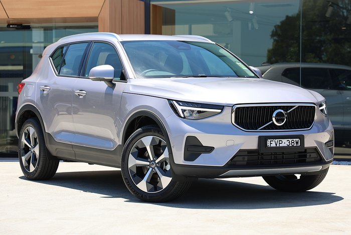 2025 Volvo XC40