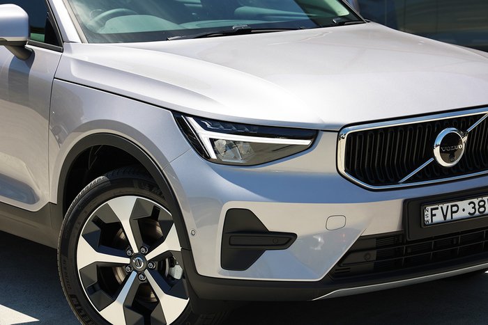 2025 Volvo XC40 Plus B4