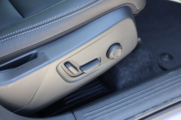 2025 Volvo XC40 Plus B4