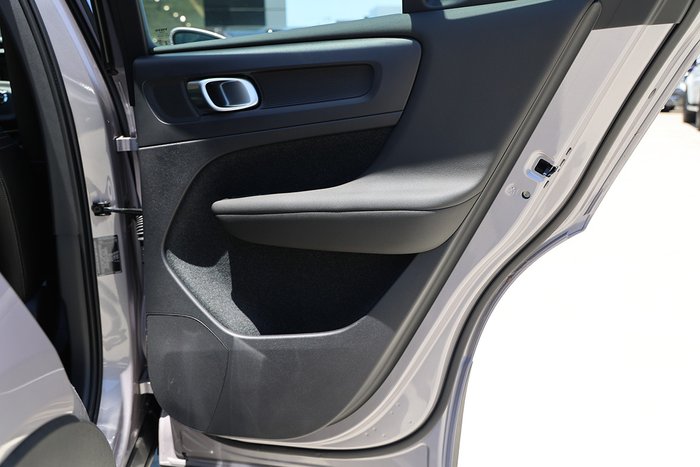 2025 Volvo XC40 Plus B4