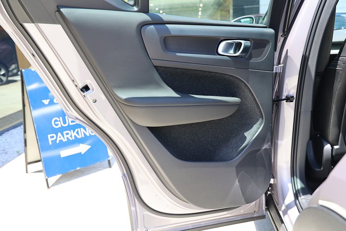 2025 Volvo XC40 Plus B4