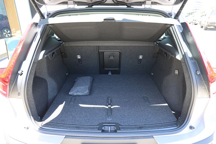 2025 Volvo XC40 Plus B4