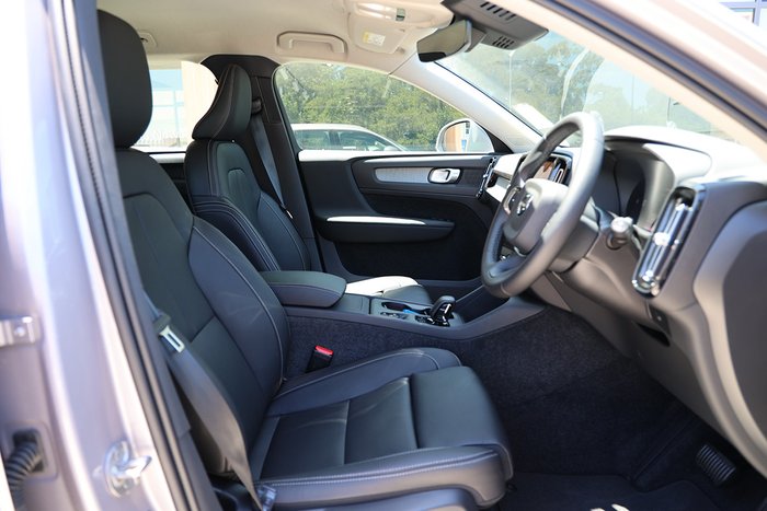 2025 Volvo XC40 Plus B4