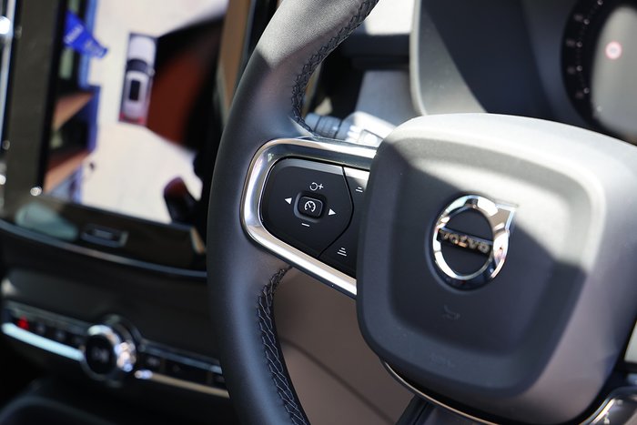 2025 Volvo XC40 Plus B4