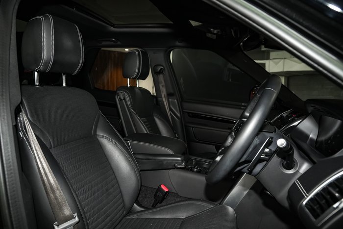 2023 Land Rover Discovery P360 R-Dynamic S