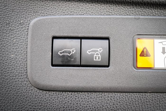 2024 Toyota PRADO Altitude