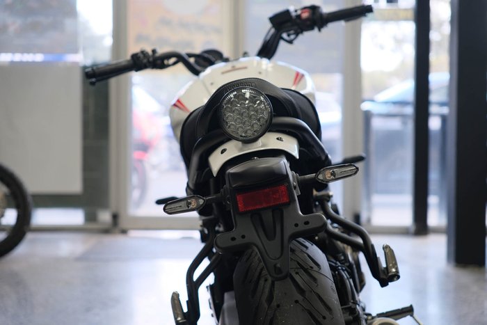 2024 YAMAHA XSR700 YAMAHA ROAD White