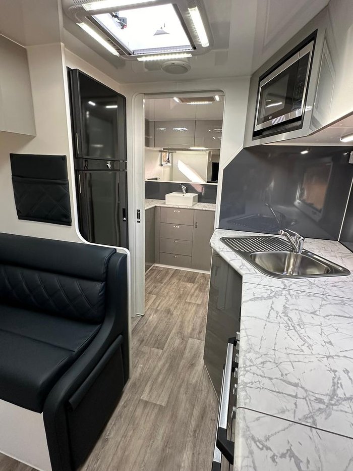 2024 Red Centre Newell 216 LARGE ENSUITE (was $105,490 now $84,990)