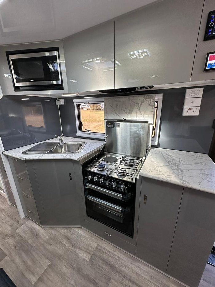 2024 Red Centre Newell 216 LARGE ENSUITE (was $105,490 now $89,990)