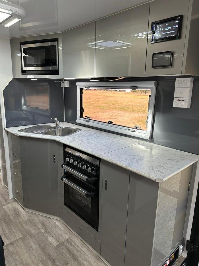 2024 Red Centre Newell 216 LARGE ENSUITE (was $105,490 now $74,990)