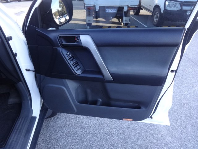 2012 TOYOTA LANDCRUISER PRADO GX (4x4)