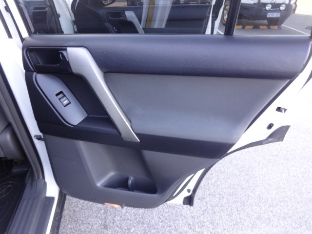 2012 TOYOTA LANDCRUISER PRADO GX (4x4)