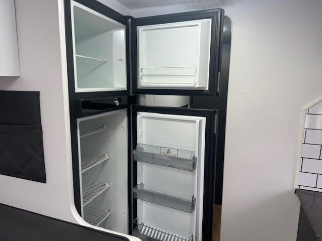 2023 Red Centre OASIS 22.6 Family Van