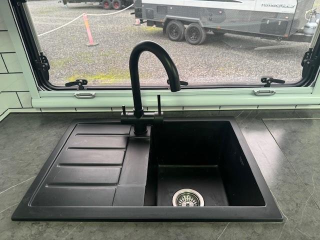 2023 Red Centre OASIS 22.6 Family Van