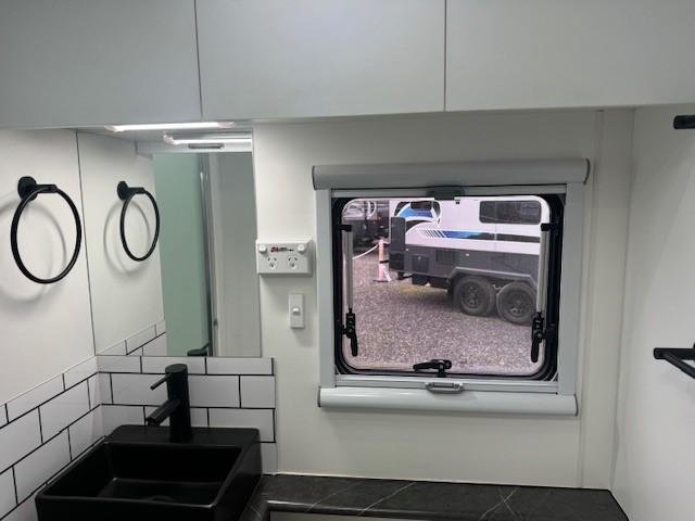 2023 Red Centre OASIS 22.6 Family Van