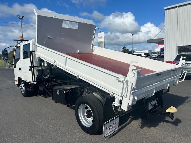 2014 Hino 300 917 917, DUAL CAB, MANUAL, 3 WAY TIPPER, X SHIRE